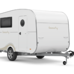 Neuer beachy Grundriss 420+ mit Klappbett und genialer flexibler Trennwand